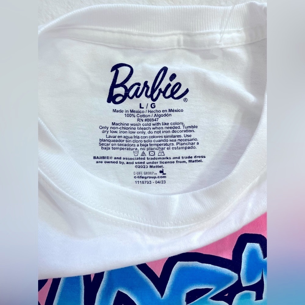 Barbie graphic short sleeve tshirt size large NWOT barbiestyle unique - Picture 4 of 6